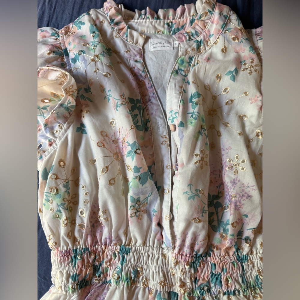 Floral Ruffle Sleeve Romper - Picture 2 of 3
